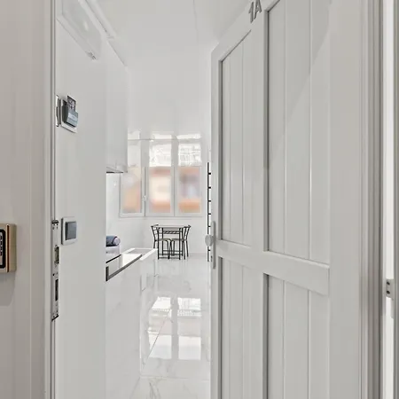 Vima Lofts Aparthotel 3*